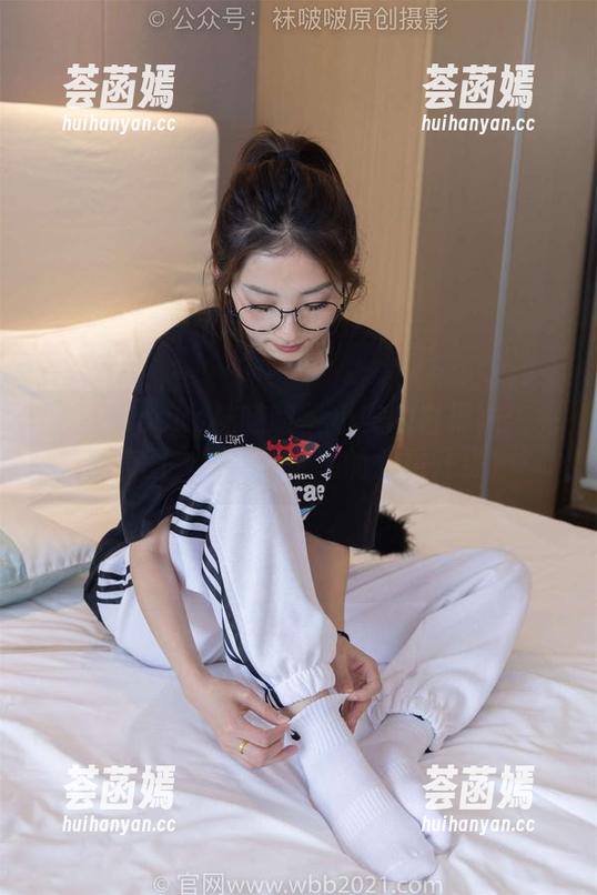 BoBoSocks袜啵啵-小安 BoBoSocks袜啵啵 - 小安的白棉袜:免费套图,视觉和诱惑的双重升级!