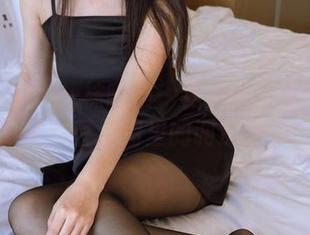 BoBoSocks袜啵啵 – 两双肉丝私房挑战：小甜豆原图里的调皮瞬间！