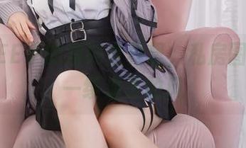 在ElyEE子的清纯世界里，私房图片就像一缕温柔的风