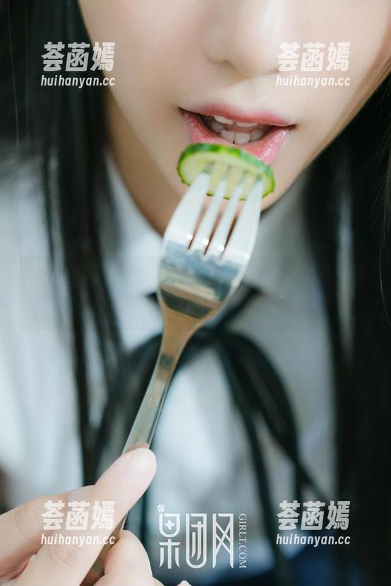 GIRLT果团网-松果儿 GIRLT果团网 - 当松果儿穿上水手服,原图变成了我的壁纸收藏夹
