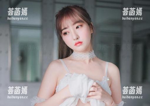 这就是HaNari(하나리)的牛仔裤定制！图片一下子吸引了我的目光，让我忍不住多看几遍