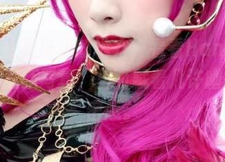 浴室不止是洗澡的地方，看看HaneAme雨波的最新写真，里面藏着几许幽微的私密感。