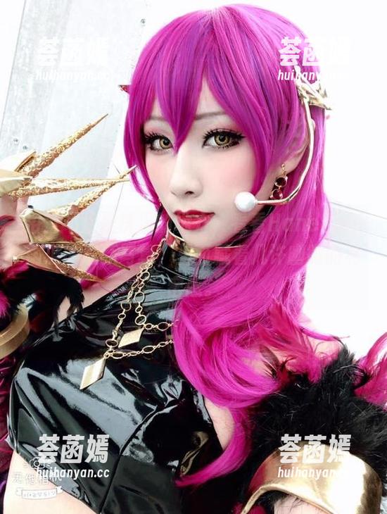 浴室不止是洗澡的地方，看看HaneAme雨波的最新写真，里面藏着几许幽微的私密感。