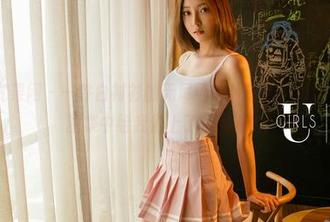 UGirls尤果网 – 一件白衬衫的无尽可能：芝芝Booty又在她的图集中给我们上了时尚课？