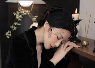Xiuren秀人网 – 一键在线：绯月樱-Chery的修女作品，谁说修女不能时尚？
