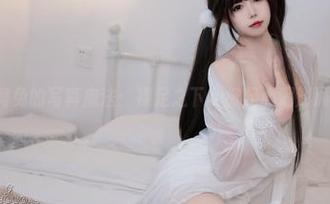 Yiko湿润兔的写真魔法：裸足之下，掀起心潮澎湃的美感！