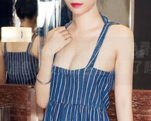 克拉女神 – 慕菲的居家剧场：免费下载图包，准备好被她的生活吸引了吗？
