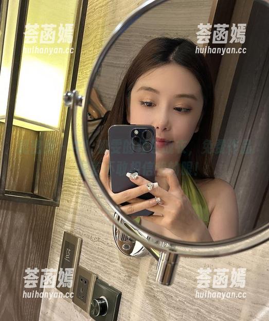 奶雯 微密圈 - 牛!奶雯的红色战衣,免费作品,简直不敢相信我的眼!
