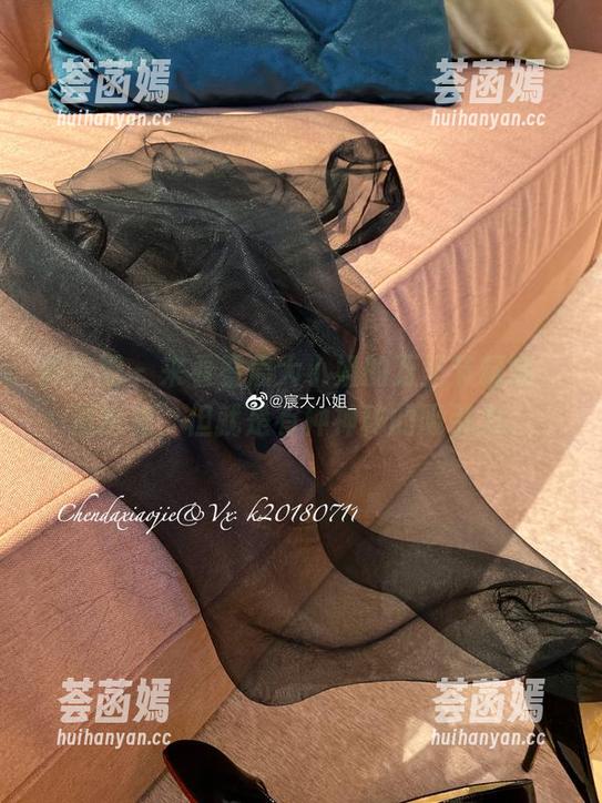 宸大小姐 微密圈 - 来看看宸大小姐的万圣节精选,没啥鬼,但就是有种神秘的吸引力。