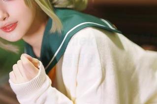校服里的幼爱youmeko：快来解锁她的下载图包！