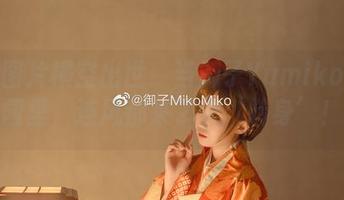 精选图片横空出世：当御子Yumiko在校园里，连风都来了个‘转身’！