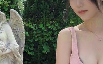 抖娘利世海边最新图包：晒图不如晒友情，看她和沙滩的“情感互动”！