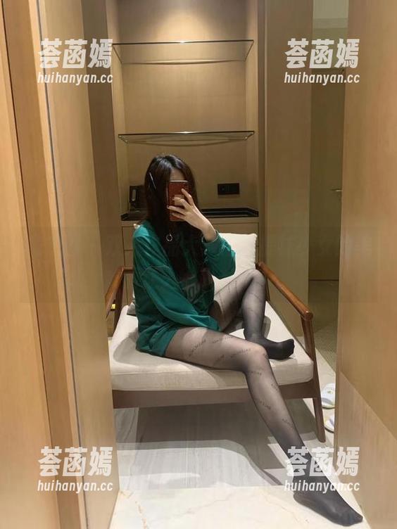微密圈 - 双人作品大放送，提袜少女的美丽让人心跳加速！