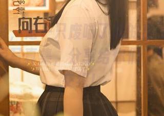 你没看错，是一只废喵了真的出了一本圣诞比基尼写真集，分享给你们，各种感受交织！