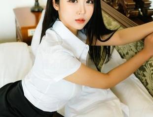 普美Bomi(보미)与红裙的那些年：照片中的风情让我想起那些不愿意的过往。