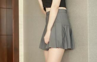 梦丝女神 – 免费图集：张灵儿校服，青春与活力的完美结合，怎么回事！
