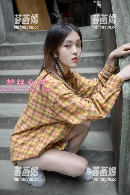 梦丝女神-珂珂 梦丝女神 - 在线跟随珂珂,匡威鞋女神的写真,连走两步都是风!