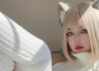 准备好了吗？狐洛洛子的眼镜美图更新，绝对值得一看！
