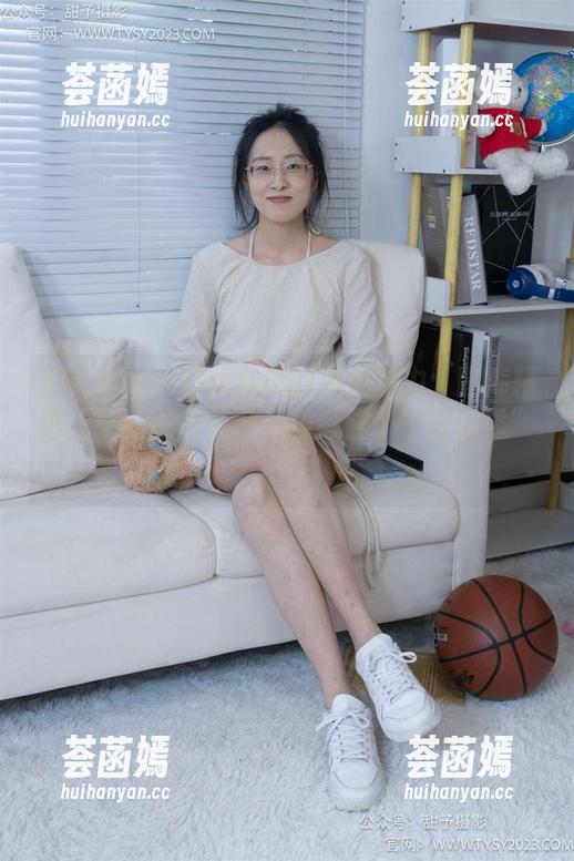 甜予摄影 - 胡桃与她的裸足魅力：图库精选，感觉就像在开一场“脚丫子时尚秀”！