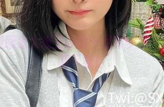 想知道眼酱大魔王w的十月有多美？快来免费下载！