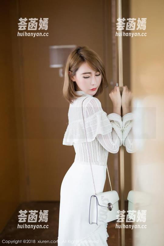 秀人网 - 只需一眼！俞漫美足写真集原图，瞬间被俘获的心