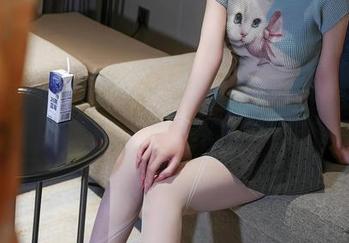 秀人网 – 红裙合集：被唐宁宁的魅惑拥有，谁能抗拒得了？