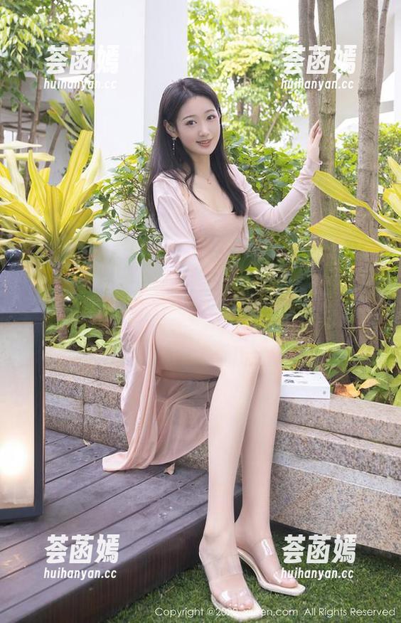 秀人网 - 说真的，安然Maleah的修女美图让我想到了什么？好吧，壁纸就是我的心声！