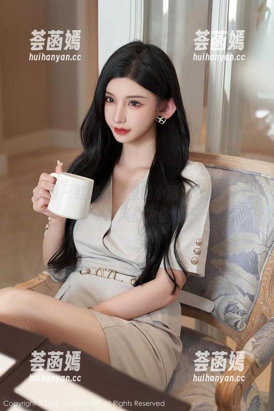 秀人网 - 红裙套图里的小猪peggy：让每一缕风都为你欢呼
