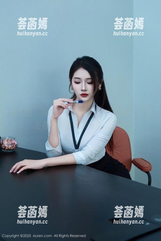 秀人网-小逗逗 秀人网 - 图库里的小逗逗,JK分享:不仅是视觉,更是欢乐的源泉!