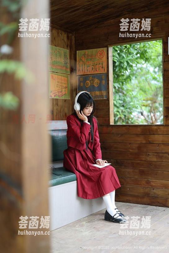 秀人网 - 别小看杏子Yada：办公室里最有趣的照片合集！