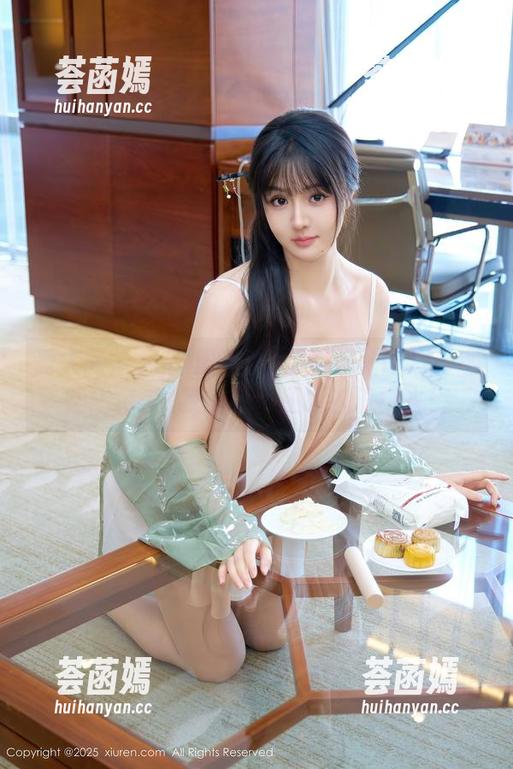 秀人网-杨晨晨Yome 秀人网 - 杨晨晨Yome厨娘系列图片:这些Pose比我的晚餐还让人流口水!