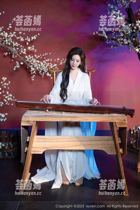 秀人网-璀灿 秀人网 - 璀灿与修女的对话:最新作品集,神秘中藏着点滴的日常。