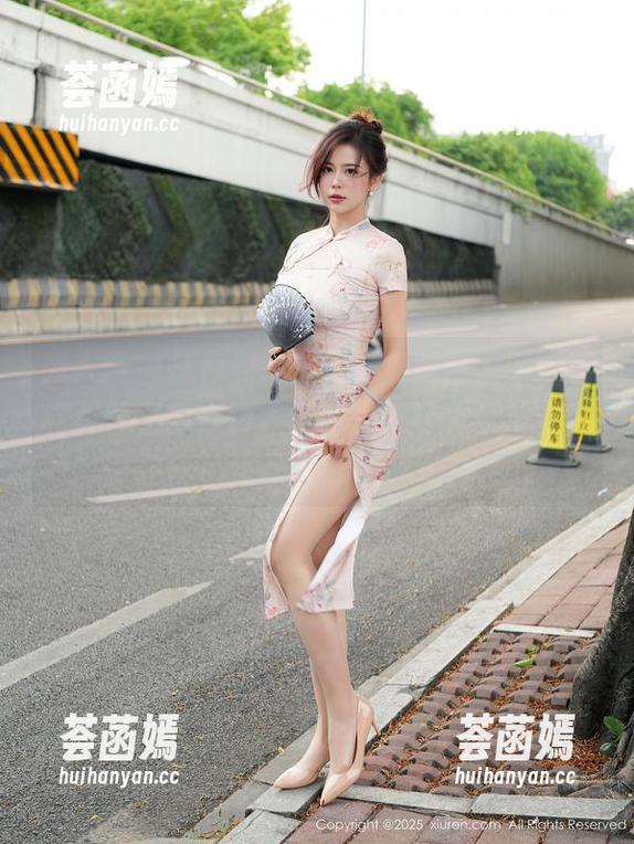 秀人网-白琮瑗 秀人网 - 从白琮瑗的厨房到画面,厨娘写真里藏着多少馋人的瞬间?这些图片真是让我想抢食。