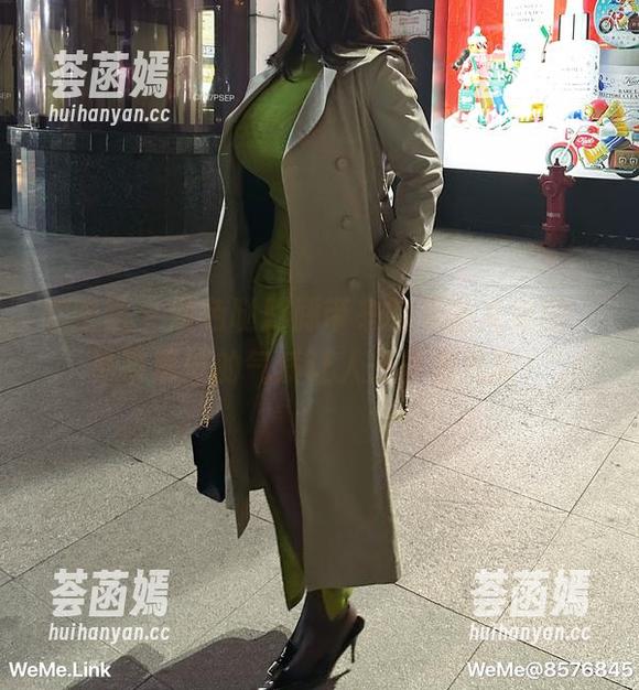 紫色哒豚豚 微密圈 - 紫色哒豚豚带来的无圣光美图,吊带黑丝的气质让人想多看几眼!