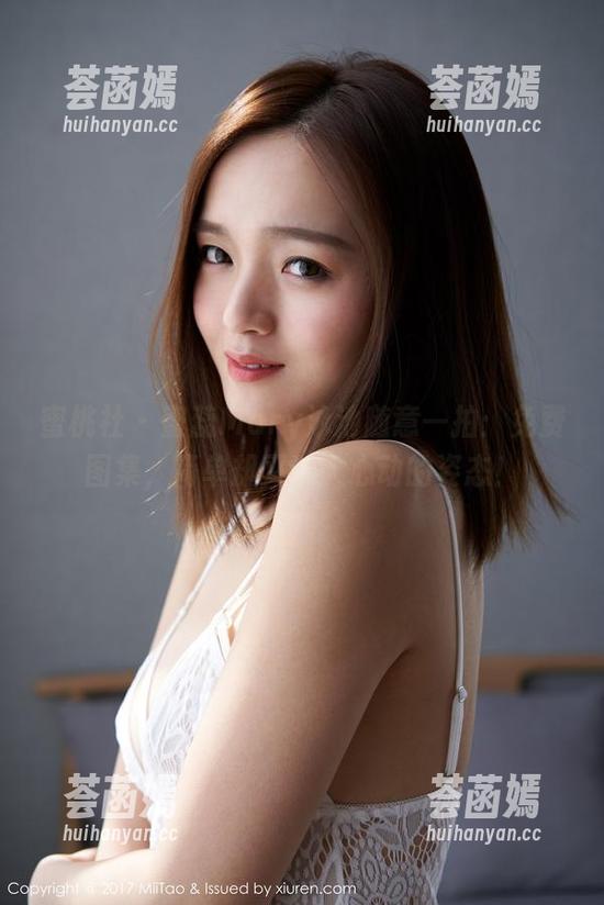 蜜桃社-蜜蕊Mary 蜜桃社 - 蜜蕊Mary泳池随意一拍:免费图集,简单却又让人心动的姿态!