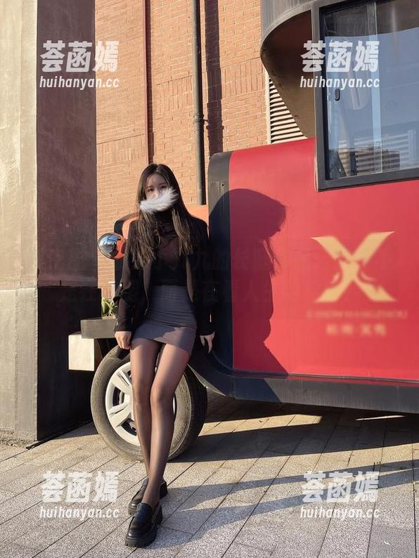 软妹小九九 微密圈 - 软妹小九九的长腿作品:我并不是在看腿,而是在看人生的希望!