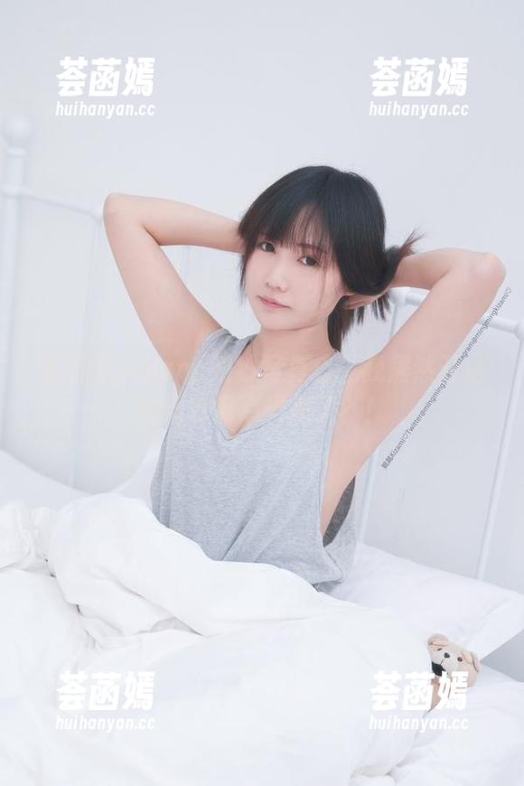 看铭铭kizami婚纱写真集：我居然开始对婚纱有点兴趣了？！