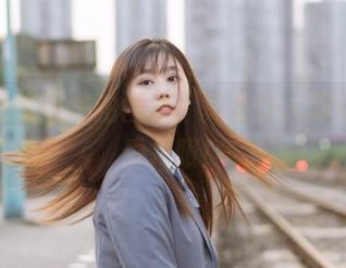 镜酱的梦镜私拍图集，真是让人忍不住多看几眼！