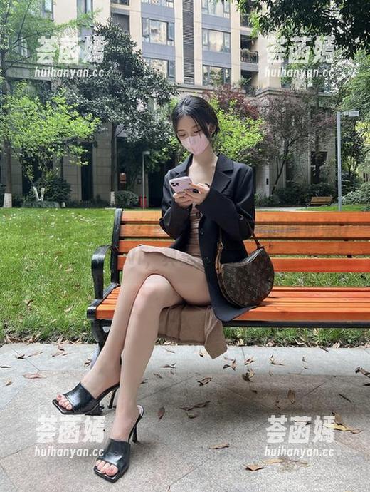 陈妮妮UNI 微密圈 - 童颜女仆游记:无圣光的陈妮妮UNI,真是个迷!