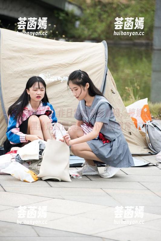 魔镜街拍 - 工作日常的美丽解码，婷婷的黑丝定制图集给你不同的视角
