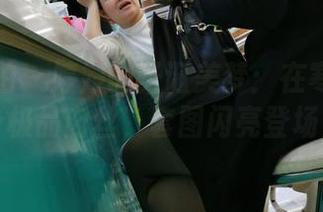 魔镜街拍 – 婷婷的圣诞美梦：在寒风中化身极品肉丝，套图闪亮登场！